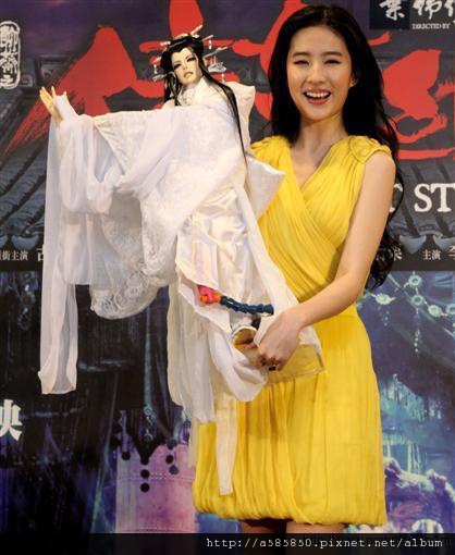 劉亦菲喝奶遭「顏射」陸？「禁播」廣告尺度大13
