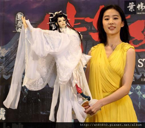 劉亦菲喝奶遭「顏射」陸？「禁播」廣告尺度大14