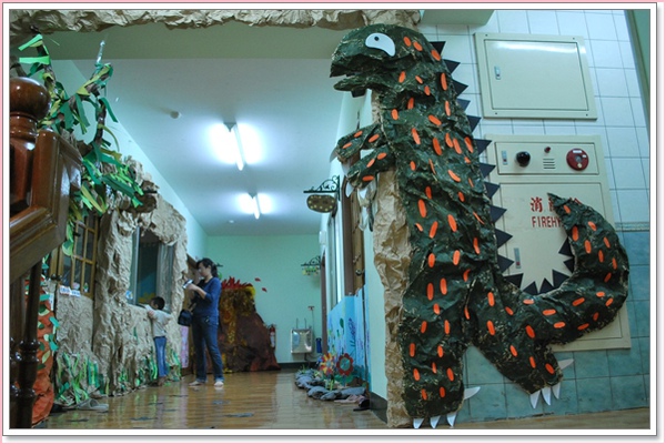 2樓中班孩子做的霸王龍.jpg 2樓中班孩子做的霸王龍.jpg