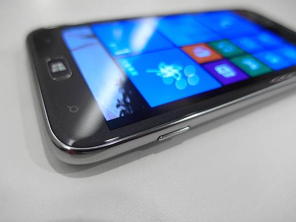 【逆襲】WP 8 的新挑戰者～Samsung ATIV S