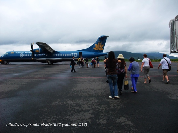 連登機門都沒有, 直接走向飛機! 連登機門都沒有, 直接走向飛機!
