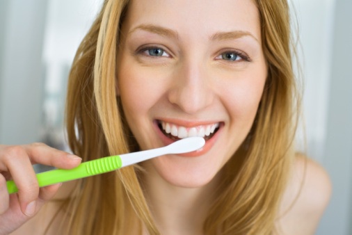 Woman-brushing-teeth.jpg