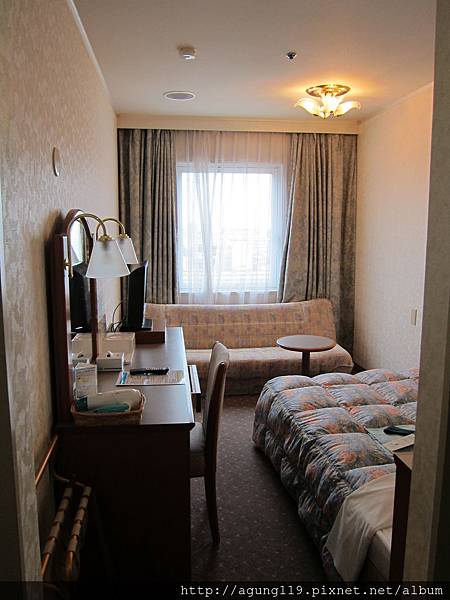 055-房間還算很大，有沙發