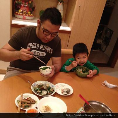 543946_440112179387473_1212121060_n