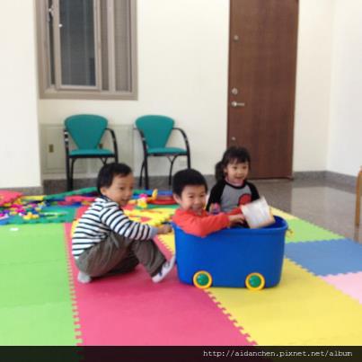 66724_444509542281070_1752082022_n