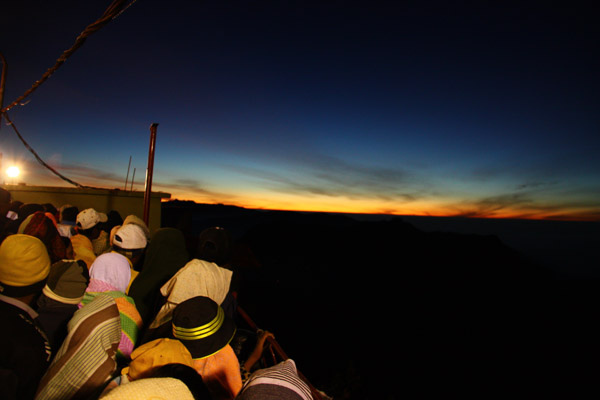 觀看日出的人潮