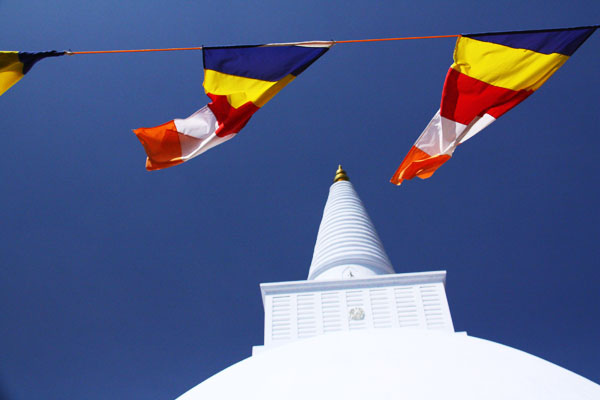 彌禮沙維帝佛塔與五色旗