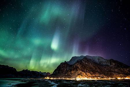Aurora-over-Lofoten-Islands-Norway.jpg