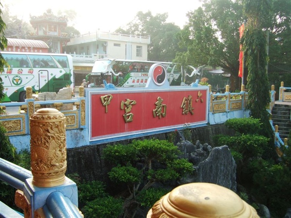 一早就有進香團