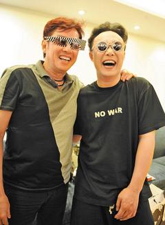 陳奕迅(右)首張以個人名義製作的廣東專輯「…3mm」，MV邀譚詠麟合作。