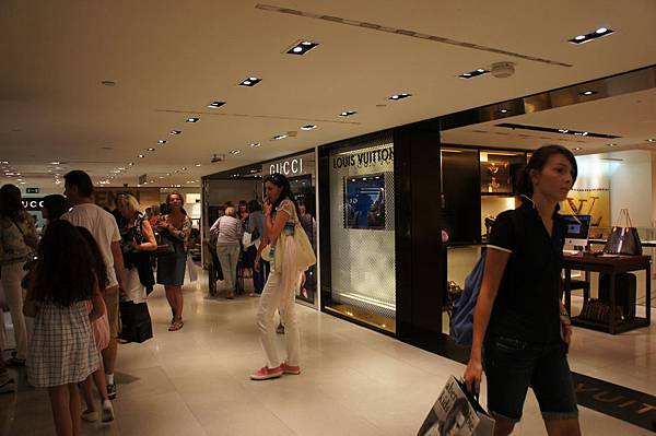 欧洲蜜月day4:米兰精品shopping - 爱丽丝梦游