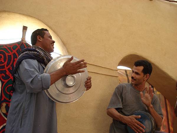 快樂唱歌的埃及人-3-2010.jpg 快樂唱歌的埃及人-3-2010.jpg