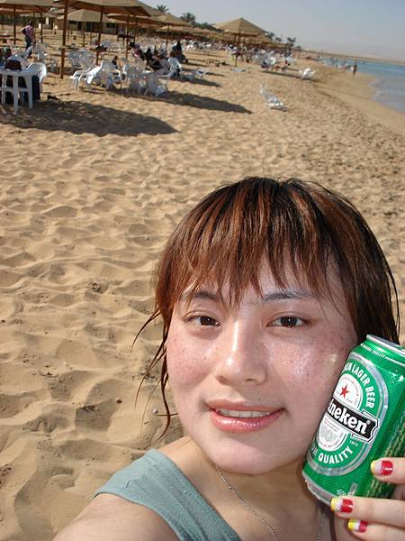 打完沙灘排球、喝冰涼海尼根-超暢快!.JPG 打完沙灘排球、喝冰涼海尼根-超暢快!.JPG