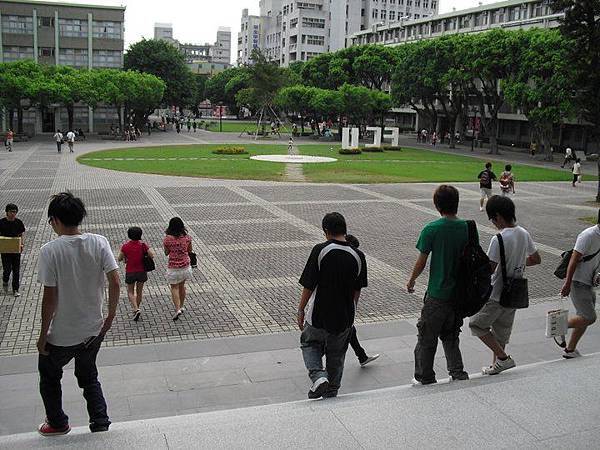 149199_138066032912413_3204147_n