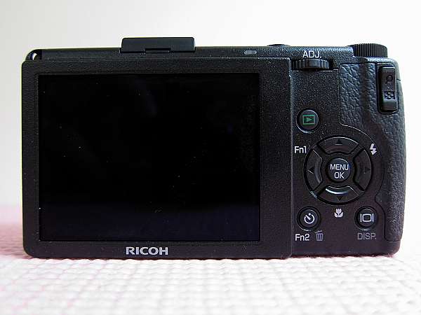 開箱】極致的浪漫RICOH GRD3 開箱含與Canon S95簡易比較心得2011-07-01