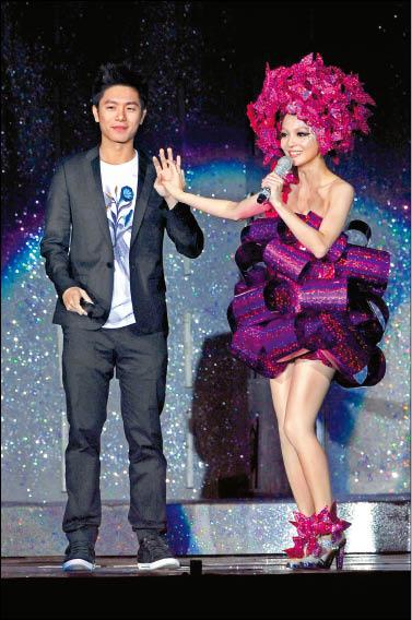 Angela Singing Pandora -7.jpg