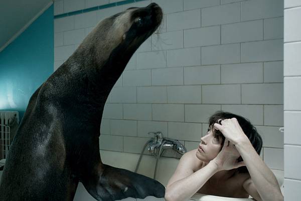 queen-of-montreuil-510883l queen-of-montreuil-510883l