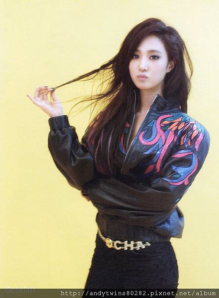 snsd yuri i got a boy album scans (18)