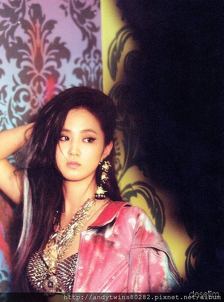 snsd yuri i got a boy album scans (16)