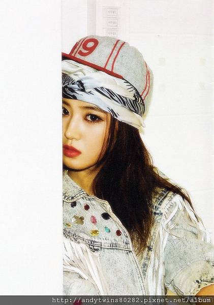 snsd yuri i got a boy album scans (15)