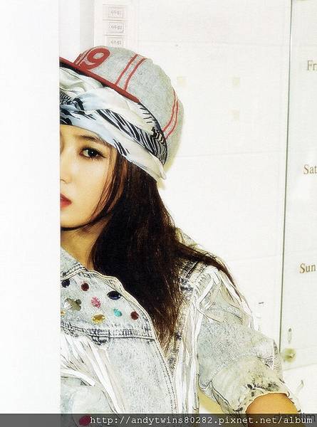 snsd yuri i got a boy album scans (14)