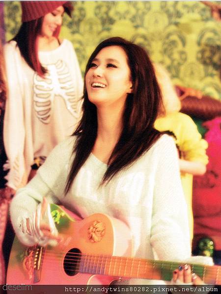 snsd yuri i got a boy album scans (13)