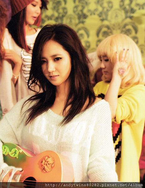 snsd yuri i got a boy album scans (3)
