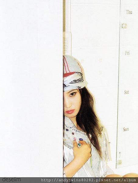 snsd yuri i got a boy album scans (2)