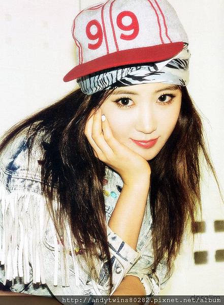 snsd yuri i got a boy album scans (1)