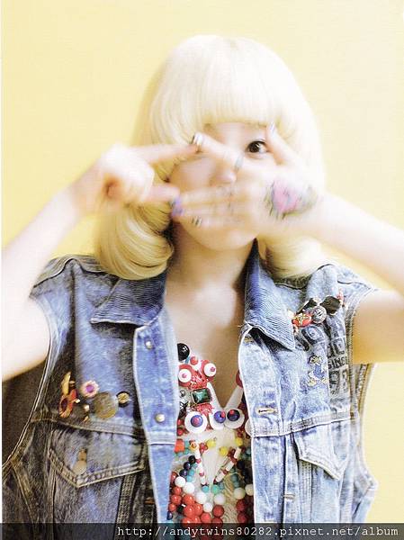 snsd taeyeon i got a boy album scans (22)