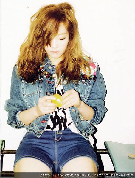 snsd taeyeon i got a boy album scans (13)