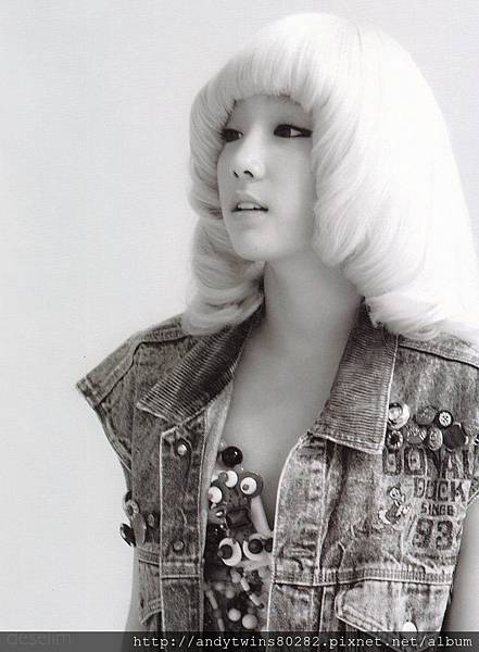 snsd taeyeon i got a boy album scans (3)