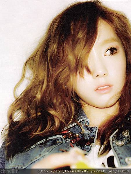 snsd taeyeon i got a boy album scans (1)