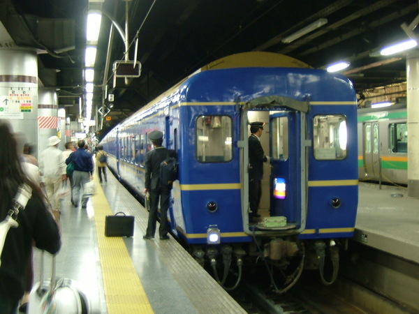 列車進站 IN 上野