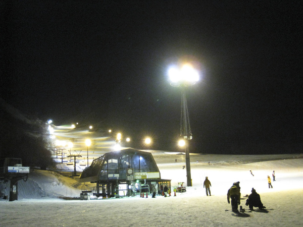 夜間滑雪