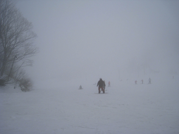 滑雪場起霧了