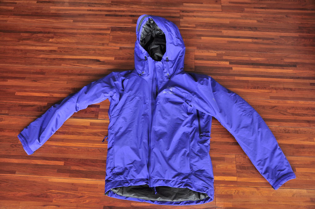 防寒耐候全能的始祖鳥Arc'teryx Fission SL Insulated Jacket 輕量化