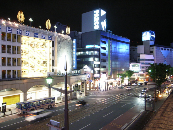 夜晚的熊本街上