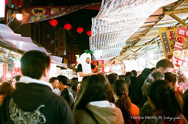 120206_01_Film_34_adjs.jpg 120206_01_Film_34_adjs.jpg