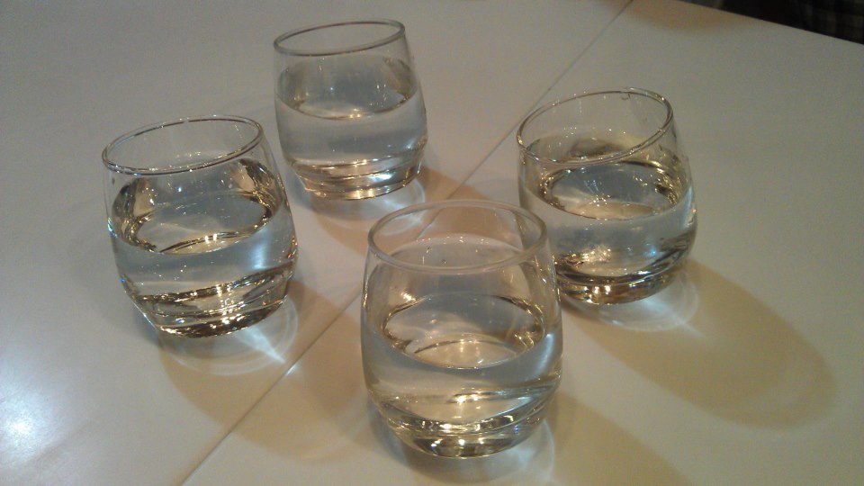 四個水杯