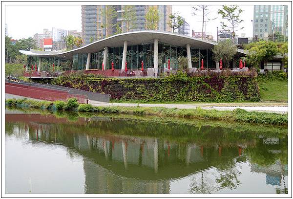 〈台中秋紅谷〉幸福小水舞 〈台中秋紅谷〉幸福小水舞