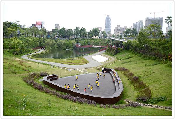 〈台中秋紅谷〉幸福小水舞 〈台中秋紅谷〉幸福小水舞