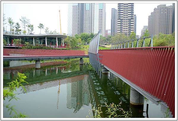 〈台中秋紅谷〉幸福小水舞 〈台中秋紅谷〉幸福小水舞