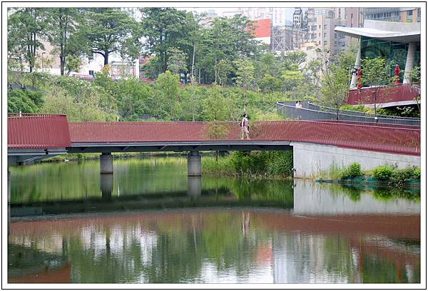 〈台中秋紅谷〉幸福小水舞 〈台中秋紅谷〉幸福小水舞