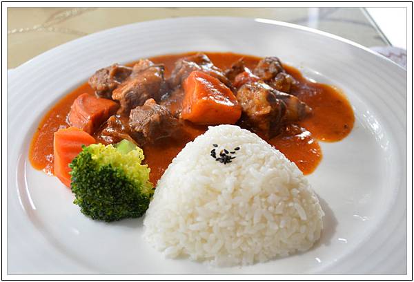 〈中興新村〉椰子樹下休閒餐廳 〈中興新村〉椰子樹下休閒餐廳