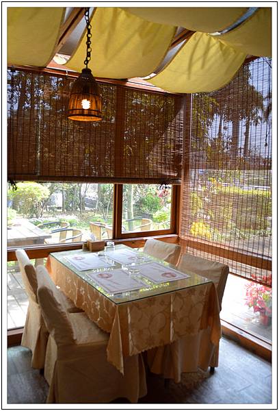 〈中興新村〉椰子樹下休閒餐廳 〈中興新村〉椰子樹下休閒餐廳