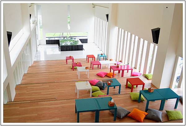 〈彰化花壇〉麗園咖啡廳~來階梯座位區享用下午茶 〈彰化花壇〉麗園咖啡廳~來階梯座位區享用下午茶