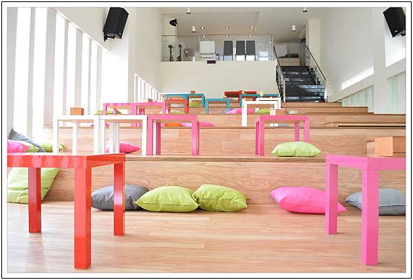 〈彰化花壇〉麗園咖啡廳~來階梯座位區享用下午茶 〈彰化花壇〉麗園咖啡廳~來階梯座位區享用下午茶