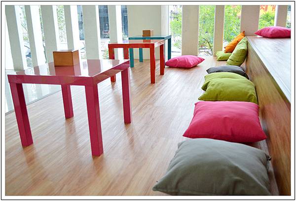 〈彰化花壇〉麗園咖啡廳~來階梯座位區享用下午茶 〈彰化花壇〉麗園咖啡廳~來階梯座位區享用下午茶