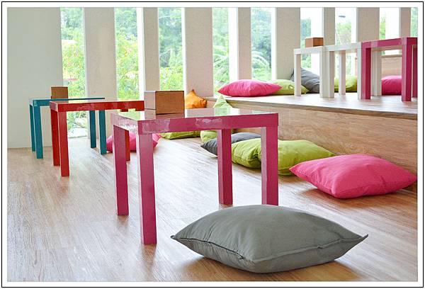 〈彰化花壇〉麗園咖啡廳~來階梯座位區享用下午茶 〈彰化花壇〉麗園咖啡廳~來階梯座位區享用下午茶